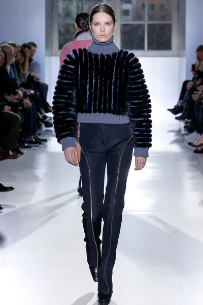 Look 16